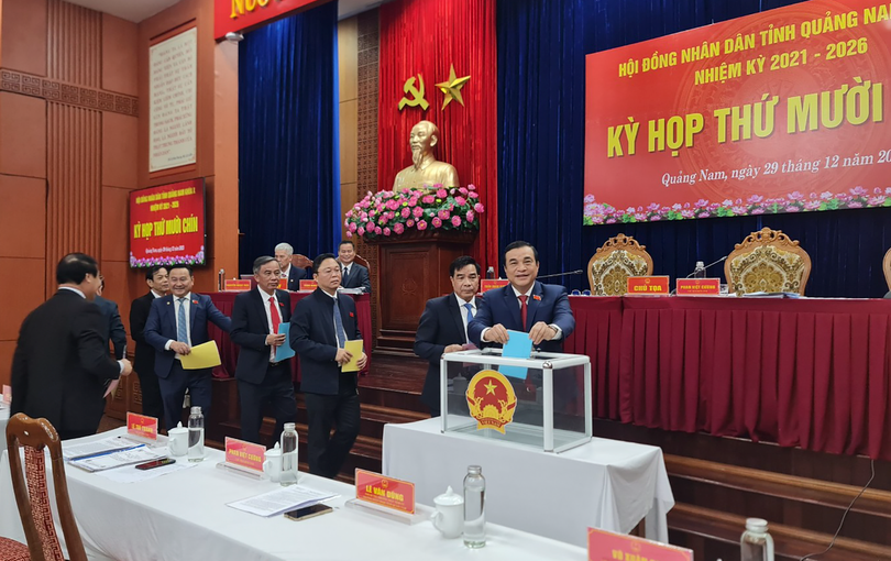 100% đại biểu HĐND tỉnh Quảng Nam đã biểu quyết đồng ý bãi nhiệm chức danh Phó Chủ tịch UBND tỉnh Quảng Nam đối với ông Trần Văn Tân.