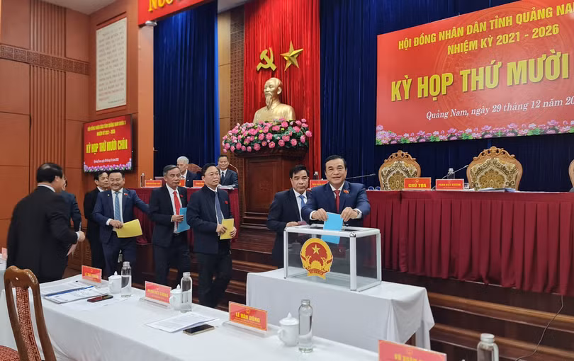 100% đại biểu HĐND tỉnh Quảng Nam đã biểu quyết đồng ý bãi nhiệm chức danh Phó Chủ tịch UBND tỉnh Quảng Nam đối với ông Trần Văn Tân.