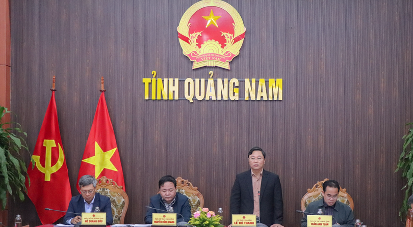 Ông Lê Trí Thanh - Chủ tịch UBND tỉnh Quảng Nam và các Phó Chủ tịch UBND tỉnh chủ trì họp báo về tình hình kinh tế - xã hội của tỉnh 