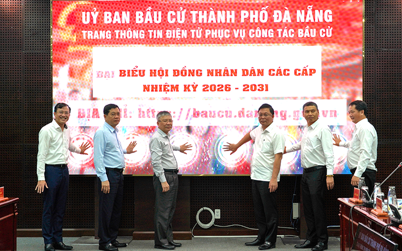 Đà Nẵng chính thức đưa Trang tin điện tử của Ủy ban bầu cử thành phố vào vận hành. Ảnh Mai Chi.