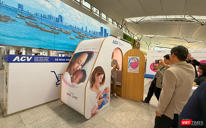 Chiều 28/11, Cảng hàng không quốc tế Đà Nẵng, phối hợp cùng các đối tác chính thức đưa thêm 2 phòng nuôi con bằng sữa mẹ tại Nhà ga hành khách T1 nhằm phục vụ hành khách.