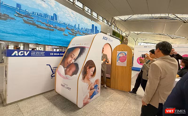 Chiều 28/11, Cảng hàng không quốc tế Đà Nẵng, phối hợp cùng các đối tác chính thức đưa thêm 2 phòng nuôi con bằng sữa mẹ tại Nhà ga hành khách T1 nhằm phục vụ hành khách.