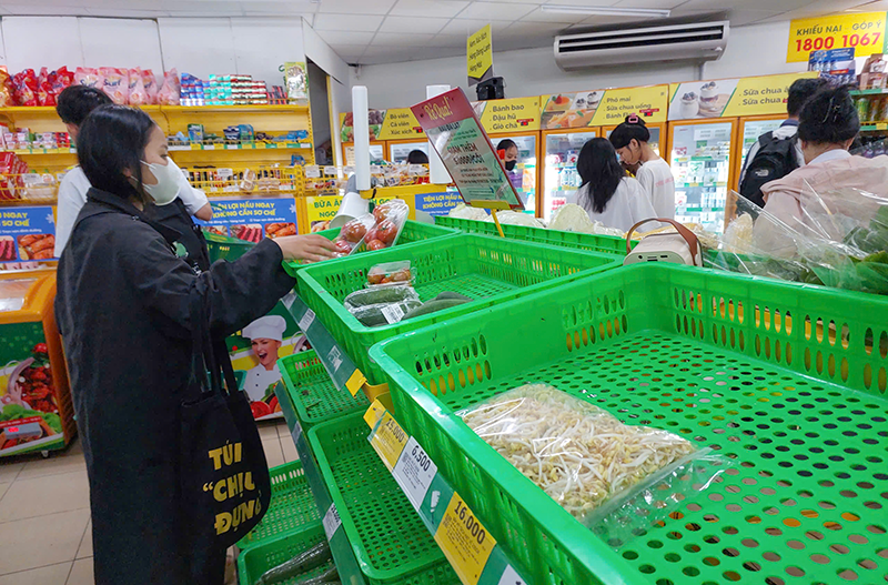 Siêu thị mini ở Đà Nẵng "cháy hàng" rau xanh.