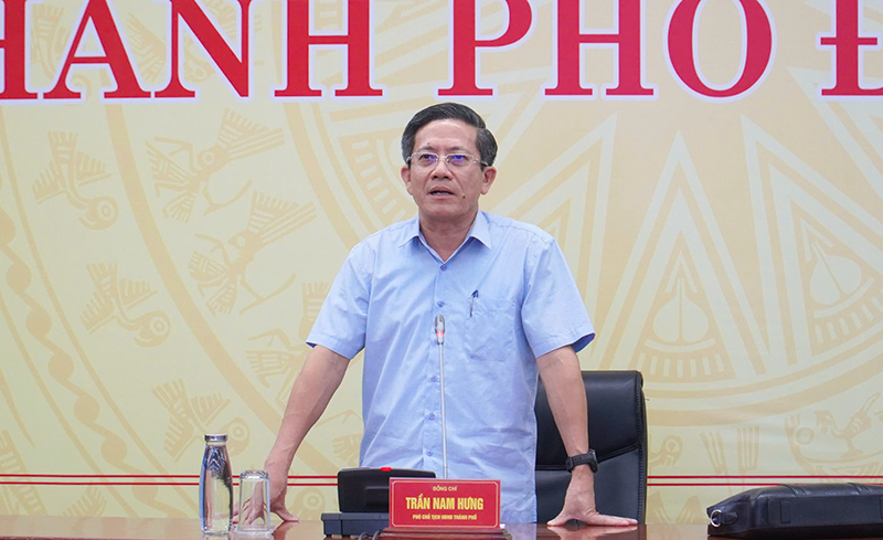 Phó Chủ tịch UBND thành phố Đà Nẵng Trần Nam Hưng yêu cầu theo dõi sát thực tế, chủ động cho học sinh nghỉ học theo phương án.