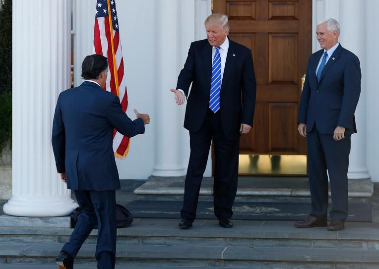 Ngày 19/11/2016, Tổng thống đắc cử Donald Trump gặp ông Willard Mitt Romney, ứng cử viên Tổng thống Mỹ Đảng Cộng hòa năm 2012.