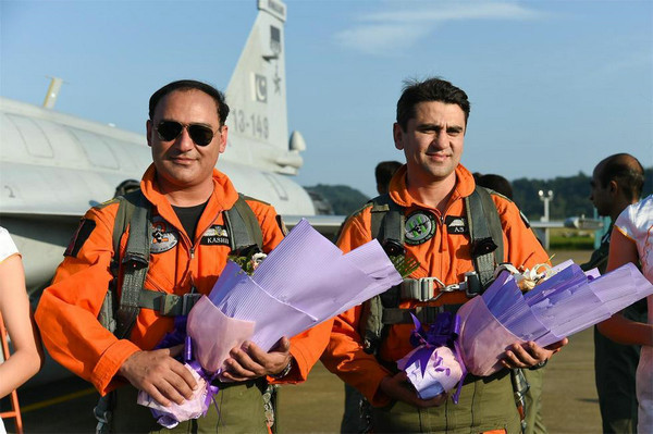 Máy bay chiến đấu hạng nhẹ JF-17 Thunder (Kiêu Long) Không quân Pakistan tham gia Triển lãm hàng không Chu Hải, Trung Quốc. Ảnh: Thời báo Hoàn Cầu.