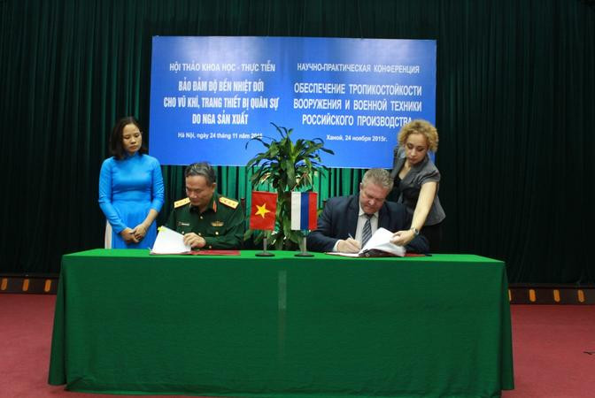 Drozhzhov Vladimir Nikolayevich, Phó Giám đốc Cơ quan Liên bang về Hợp tác kỹ thuật quân sự Nga tham dự hội thảo tại Hà Nội vào ngày 24/11/2015.