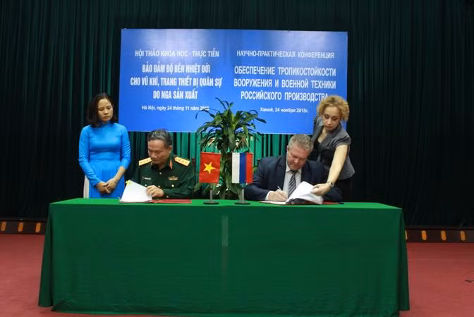 Drozhzhov Vladimir Nikolayevich, Phó Giám đốc Cơ quan Liên bang về Hợp tác kỹ thuật quân sự Nga tham dự hội thảo tại Hà Nội vào ngày 24/11/2015.