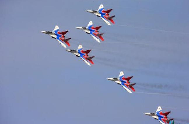 Đội bay nhào lộn Nga tại Triển lãm hàng không vũ trụ quốc tế Trung Quốc lần thứ 11 tại Chu Hải ngày 1/11/2016. Ảnh: Tân Hoa xã
