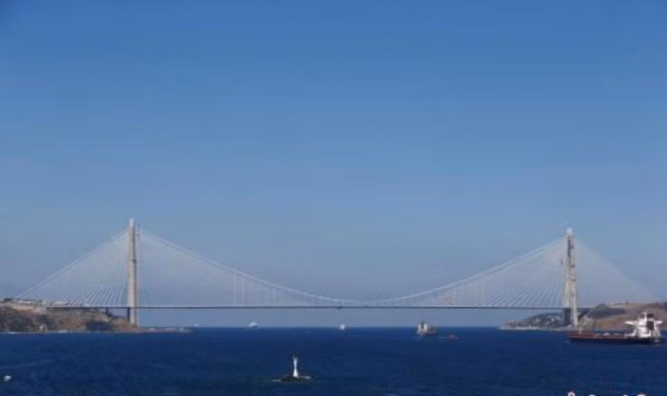 Cây cầu treo lớn bắc qua eo biển Bosphorus, kết nối Âu-Á ở Thổ Nhĩ Kỳ. Ảnh: Chinanews