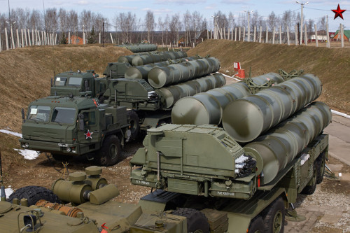 Tên lửa phòng không tiên tiến S-400 Nga (ảnh tư liệu)