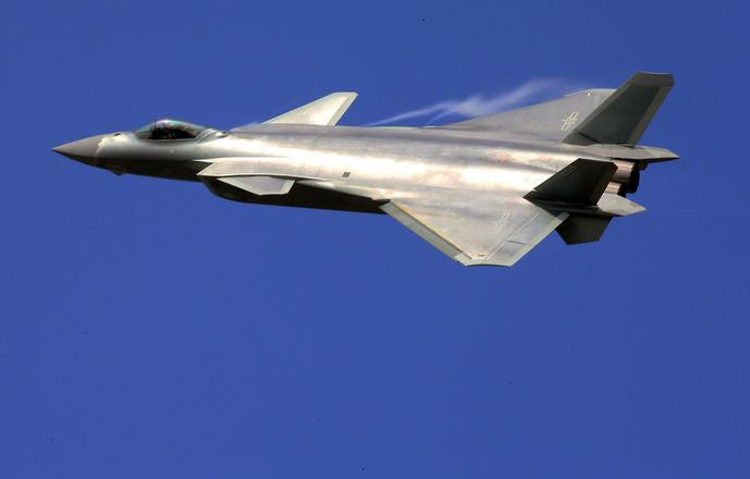 Trung Quốc khoe máy bay chiến đấu tàng hình J-20 tại Triển lãm hàng không Trung Quốc lần thứ 11 ngày 1/11/2016. Ảnh: Gov.cn