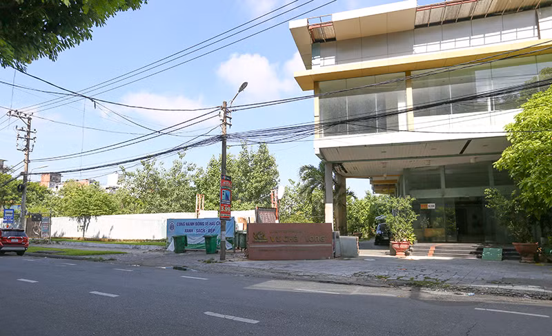 Dự án Đà Nẵng Center tại khu đất số 8 đường Phan Châu Trinh của Công ty CP Địa ốc Vũ Châu Long chậm triển khai do chủ đầu tư không đủ năng lực tài chính.