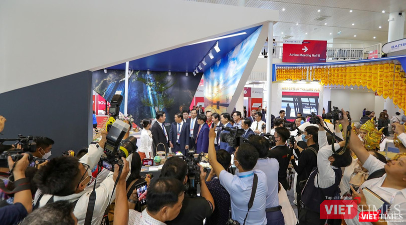 Báo chí tác nghiệp tại sự kiện Diễn đàn phát triển đường bay châu Á 2022