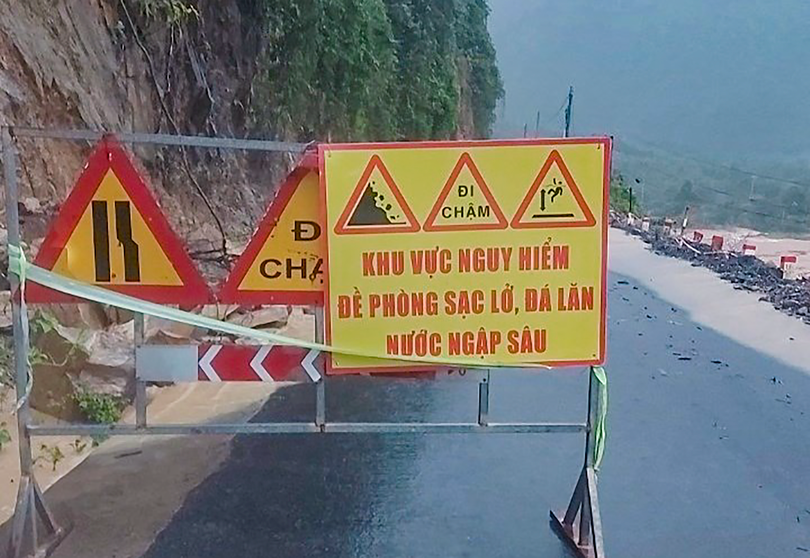 Mưa lớn đèo La Ngà (Hoà Vang, Đà Nẵng) sạt lở nghiêm trọng (ảnh CTV)