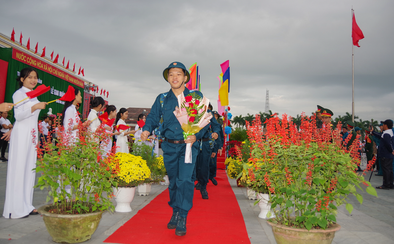 Công dân Quảng Nam rộn ràng trong ngày hội tuyển quân 2024 (ảnh quangnam.gov.vn)