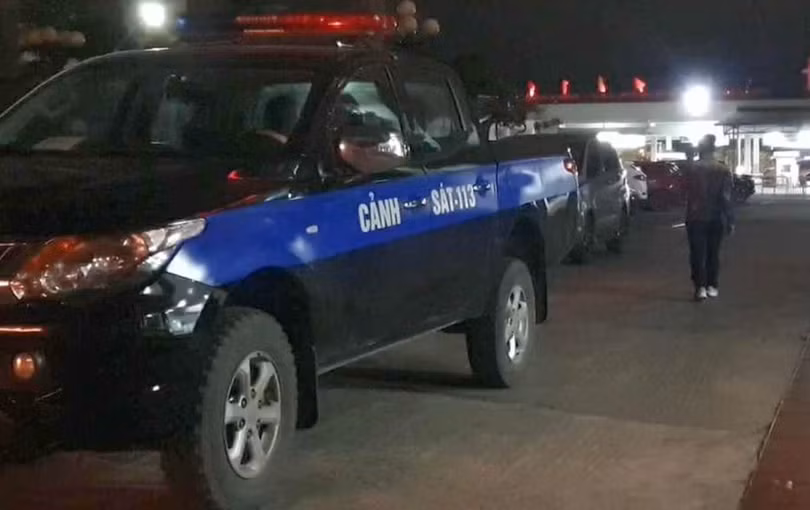 Cơ quan công an tiến hành khám xét, làm rõ vụ việc liên quan đến ma túy (Ảnh: Nam Quốc).