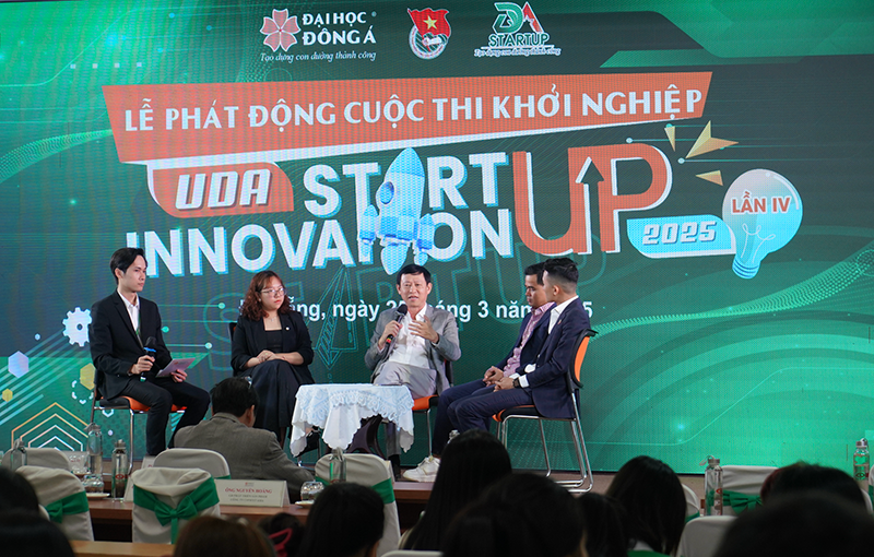 Các diễn giả, chuyên gia đối thoại tại chương trình khởi động cuộc thi khởi nghiệp sinh viên “UDA Startup Innovation 2025”.