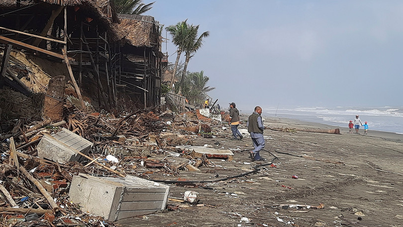 Bãi biển An Bàng (Hội An) tan nát sau bão số 13