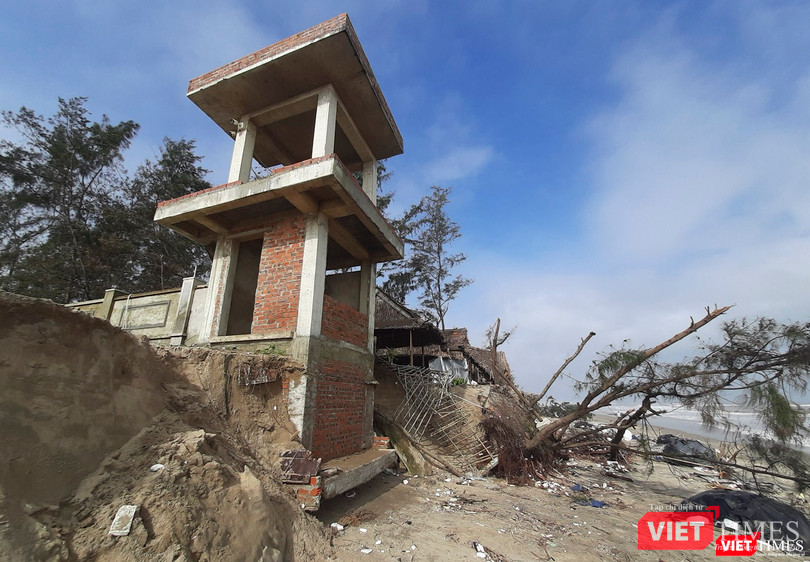 Cả những công trình kiên cố cũng chung số phận