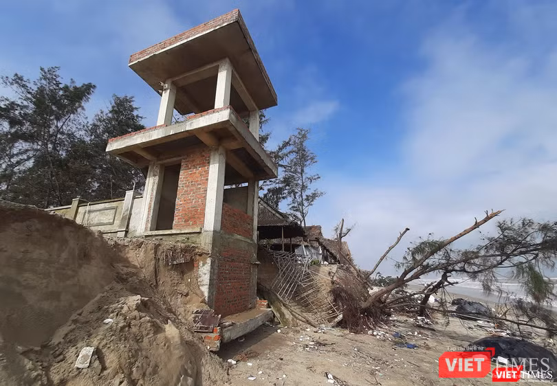 Cả những công trình kiên cố cũng chung số phận