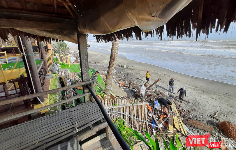 Người dân địa phương cố gắng khắc phục