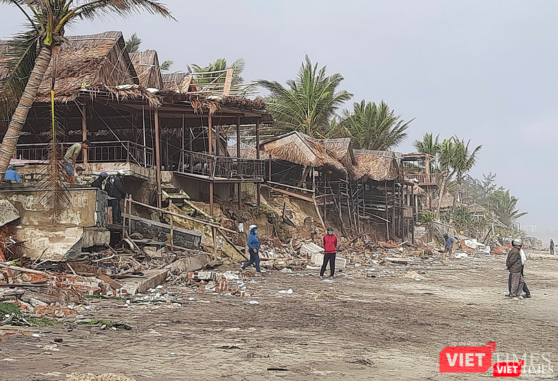 Hàng quan nơi đây gần như hư hỏng toàn bộ