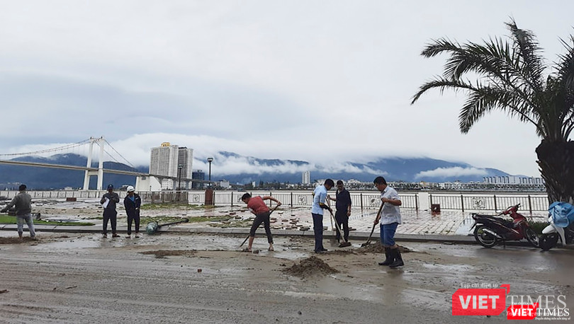 Dọn dẹp sau bão