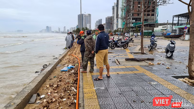 Tuyến đường ven biển Đà Nẵng (quận Sơn Trà) sau bão