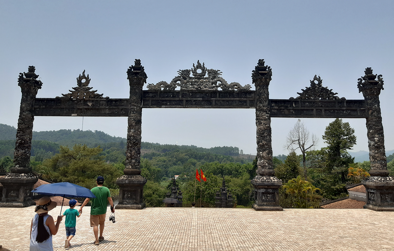 Linh vật Rồng ở lăng vua Khải Định