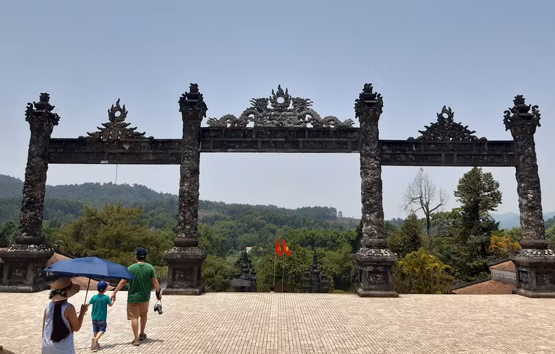 Linh vật Rồng ở lăng vua Khải Định