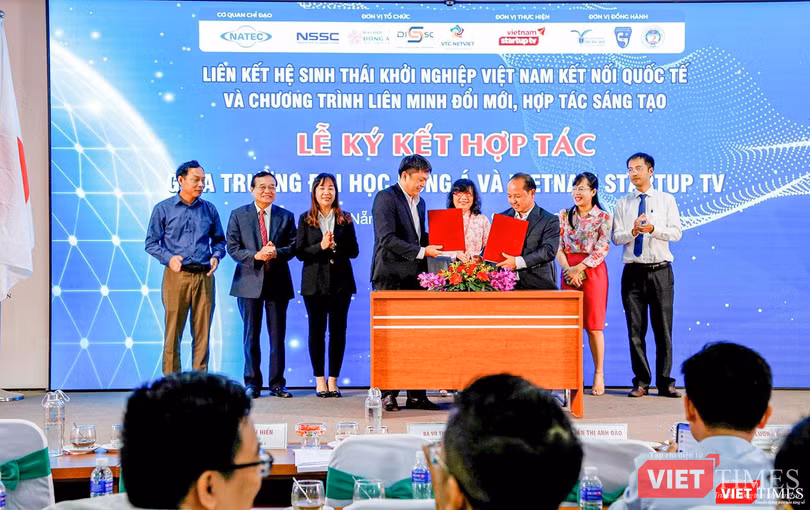 Lễ ký kết hợp tác phát triển hệ sinh thái khởi nghiệp trong môi trường sinh viên giữa Vietnam Startup TV và Đại học Đông Á