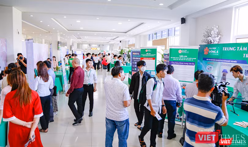 Quang cảnh triển lãm khởi nghiệp tại điểm cầu Đà Nẵng