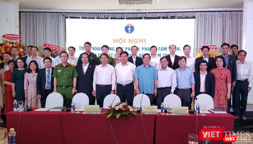 Các đại biểu chụp ảnh lưu niệm Các đại biểu chụp ảnh lưu niệm