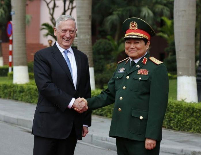 Bộ trưởng Quốc phòng Mỹ James Mattis và Bộ trưởng Quốc phòng Ngô Xuân Lịch tại Hà Nội ngày 25/1/2018. Ảnh: UDN.