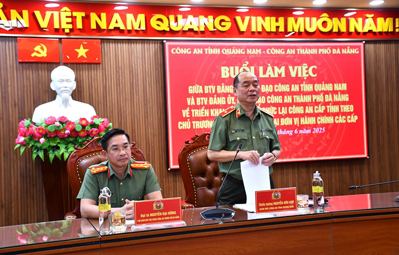 Thiếu tướng Nguyễn Hữu Hợp, Giám đốc Công an tỉnh Quảng Nam và Đại tá Nguyễn Đại Đồng, Phó Giám đốc phụ trách Công an TP Đà Nẵng chủ trì buổi làm việc. Ảnh: Công an Đà Nẵng.
