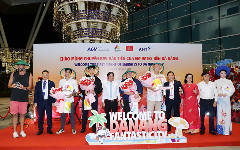 Đà Nẵng đón chuyến bay đầu tiên mang số hiệu EK370 từ Dubai đến Đà Nẵng.