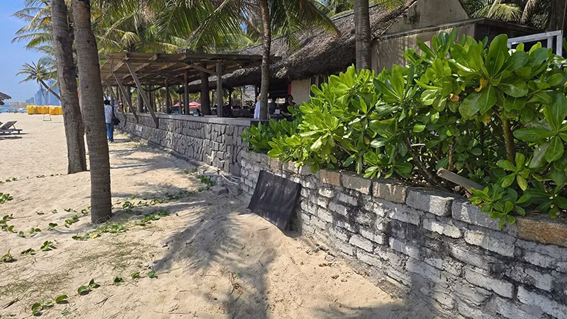 Một góc Temple Resort Danang vừa bị cơ quan chức năng TP Đà Nẵng xử phạt hơn 224 triệu đồng vì gây ô nhiểm môi trường biển.