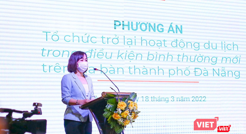 Bà Trương Thị Hồng Hạnh - Giám đốc Sở Du lịch Đà Nẵng - phát biểu tại buổi công bố phương án tổ chức trở lại hoạt động du lịch Đà Nẵng