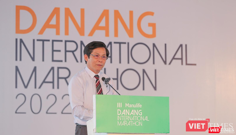 Ông Phạm Tấn Xử - Giám đốc Sở Văn hoá-thể thao TP Đà Nẵng phát biểu khai mạc cuộc thi Marathon quốc tế Đà Nẵng 2022