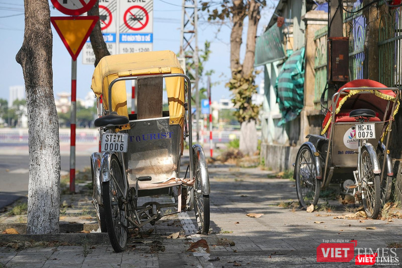 Xích lô du lịch buồn bã đợi... bạn