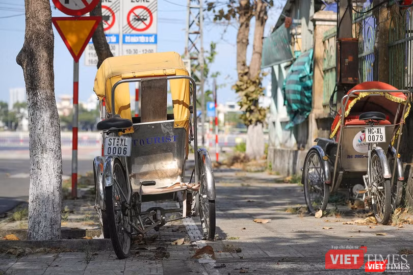 Xích lô du lịch buồn bã đợi... bạn