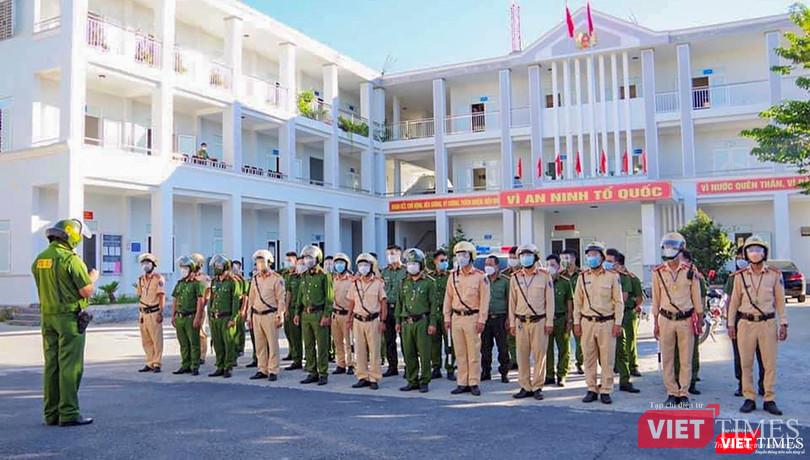 Lực lượng công an trước giờ ra quân kiểm soát việc thực hiện phong toả tuyệt đối toàn TP Đà Nẵng Lực lượng công an trước giờ ra quân kiểm soát việc thực hiện phong toả tuyệt đối toàn TP Đà Nẵng