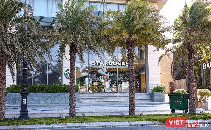 Quán cà phê "sang chảnh" trên đường Bạch Đằng cũng không thoát khỏi cảnh lạnh lẽo