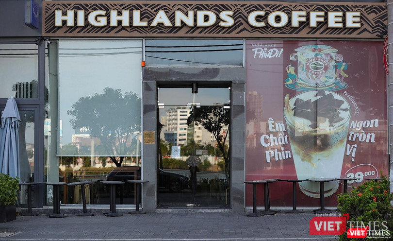 Hình ảnh hiện tại của quán cà phê chưa bao giờ vắng khách trên đường Bạch Đằng