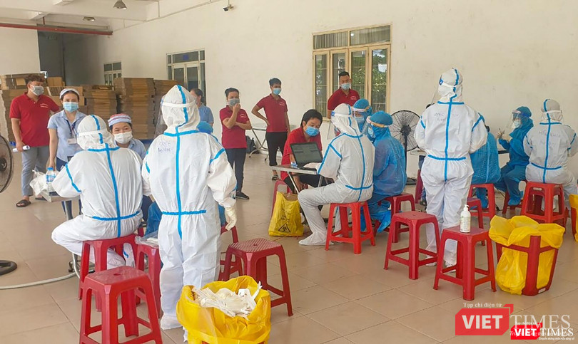 Lực lượng y tế Đà Nẵng lấy mẫu xét nghiệm COVID-19 cho công nhân tại khu công nghiệp trong thời điểm dịch bùng phát tại địa phương Lực lượng y tế Đà Nẵng lấy mẫu xét nghiệm COVID-19 cho công nhân tại khu công nghiệp trong thời điểm dịch bùng phát tại địa phương