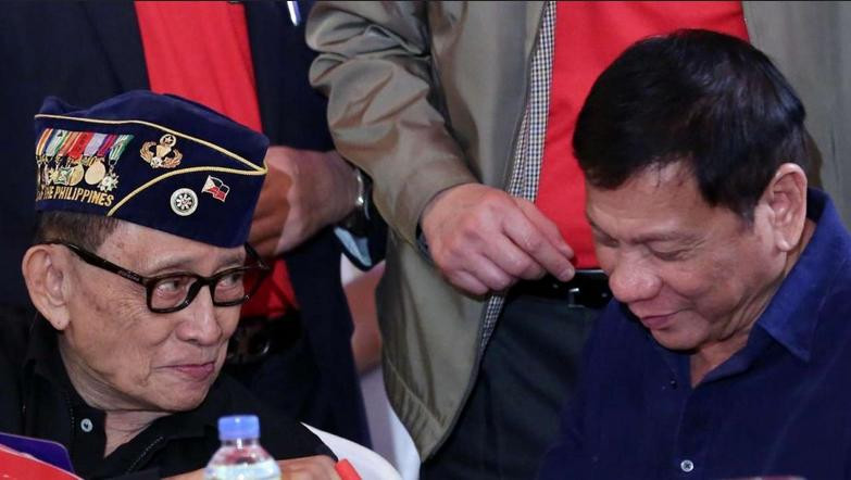 Cựu Tổng thống Philippines Fidel Ramos và Tổng thống đương nhiệm Philippines Rodrigo Duterte. Ảnh: SCMP.