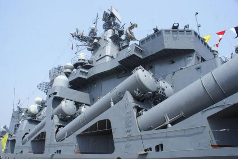 Tên lửa chống hạm P-1000 trên tàu tuần dương Varyag Hạm đội Thái Bình Dương, Hải quân Nga. Ảnh: Sina Trung Quốc.