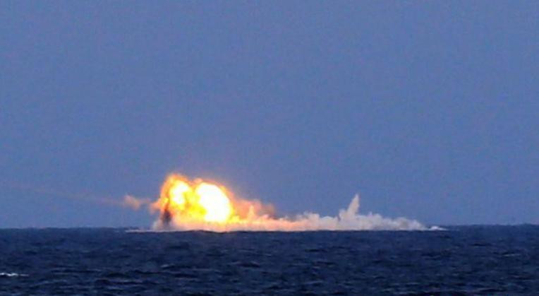 Ngày 1/8/2016, ba hạm đội lớn của Hải quân Trung Quốc tiến hành tập trận bắn đạn thật ở biển Hoa Đông. Trong hình là tên lửa của 