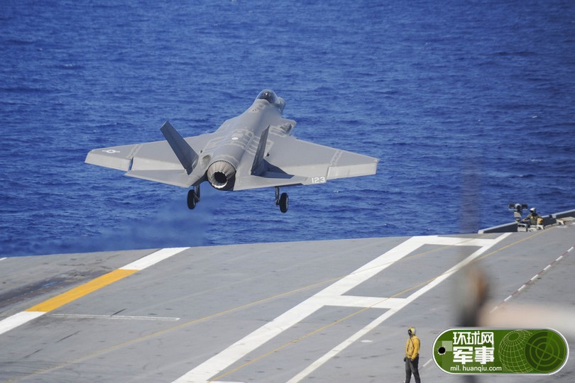 Máy bay chiến đấu tàng hình F-35C cất hạ cánh trên tàu sân bay USS George Washington CVN 73 ngày 15/8/2016. Ảnh: Thời báo Hoàn Cầu, Trung Quốc.